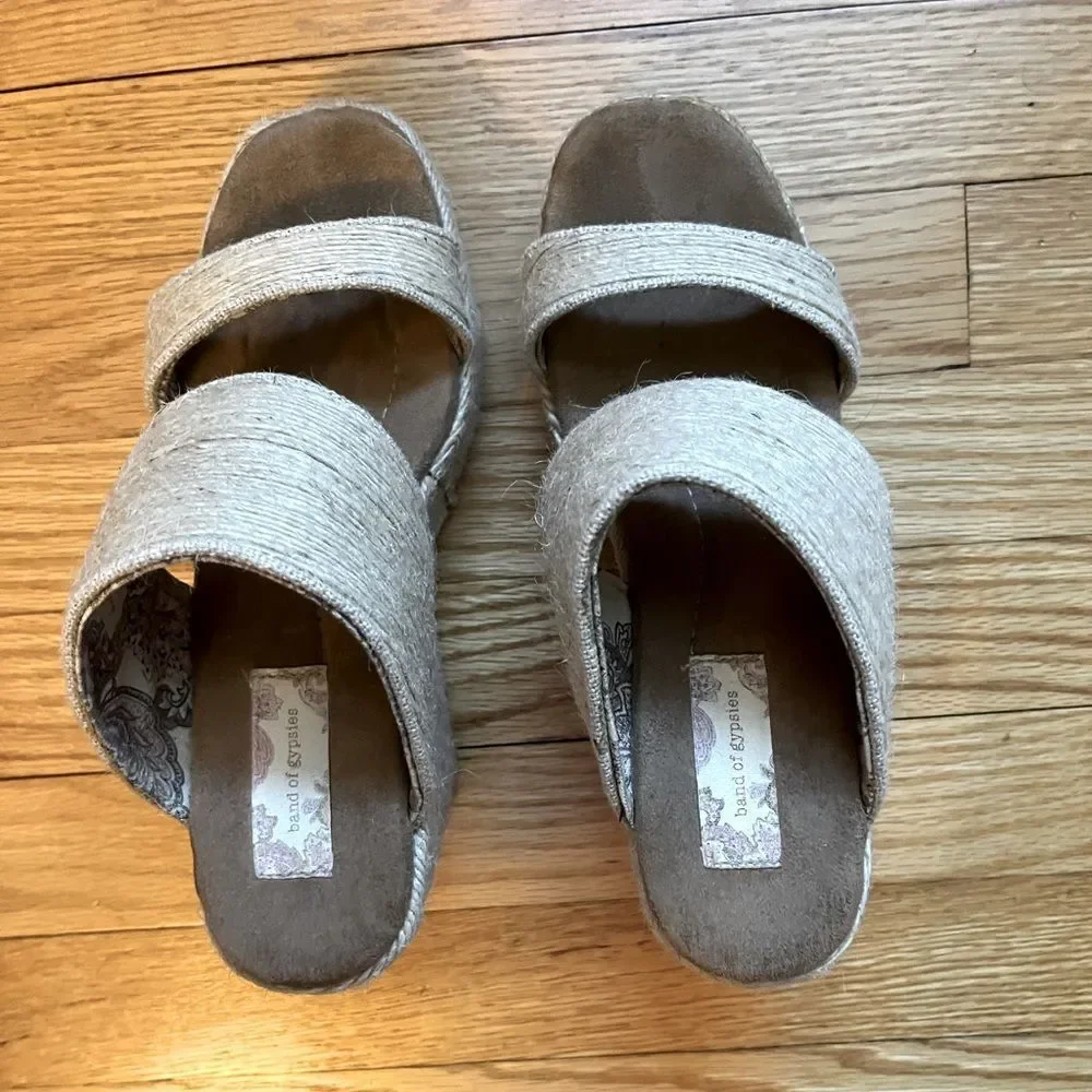 Gently used Band of Gypsies 4 inch Wedges Size 8 - good condition!